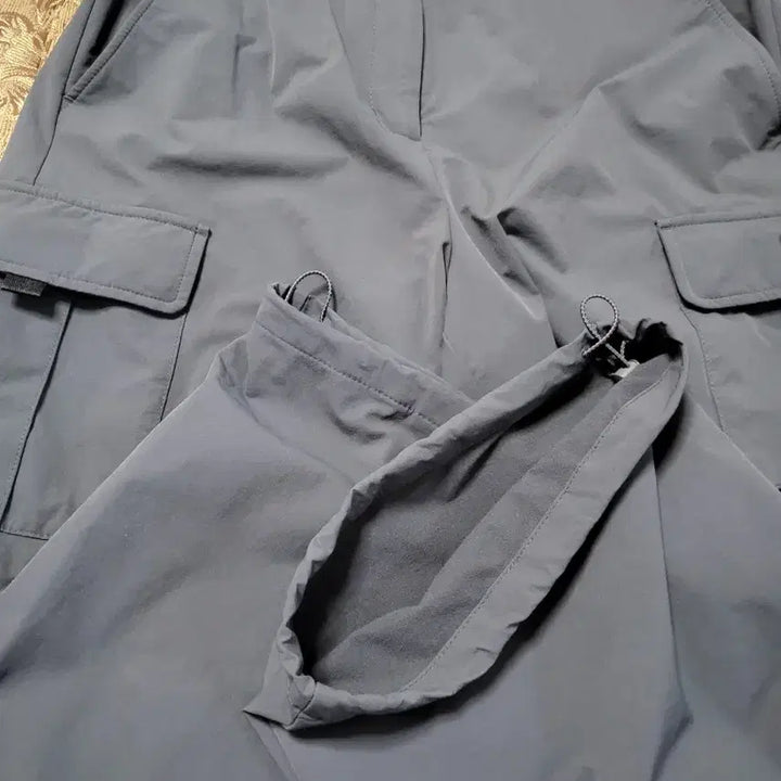 [BUNJANG] Discovery Charcoal Gray Cargo Pants / 디스커버리 그레이 카고 바지