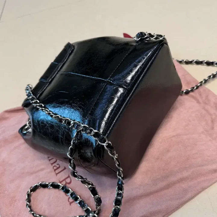 [BUNJANG] Cardinal Red Howa Bag - Black / 카디널레드 하우아백 블랙