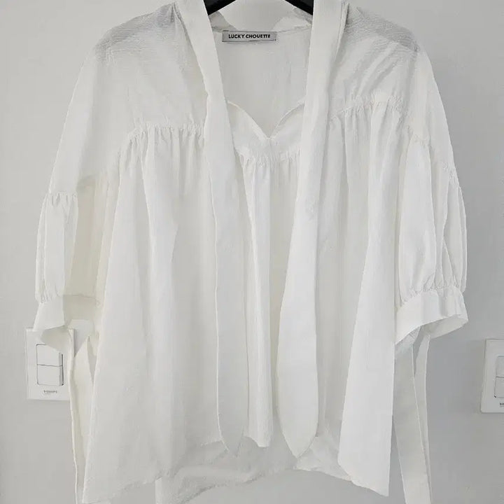 [BUNJANG] Lucky Chouette Blouse / 럭키슈에뜨 블라우스