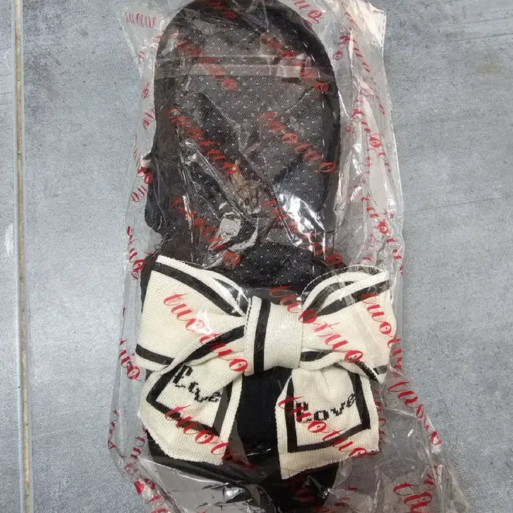 [BUNJANG] Red Houndstooth Check Slippers / 레드 하운즈투스 체크 털 슬리퍼