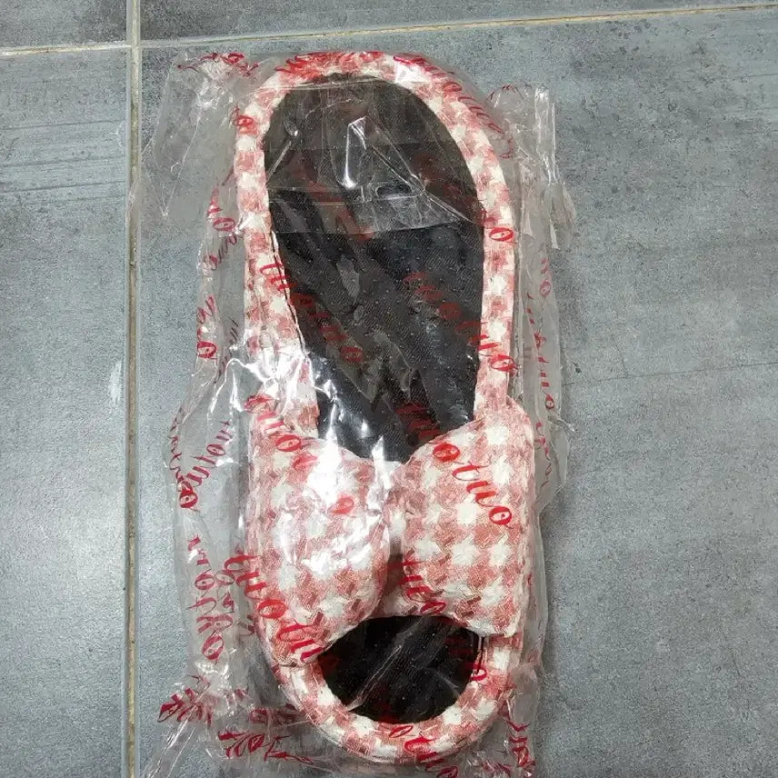 [BUNJANG] Red Houndstooth Check Slippers / 레드 하운즈투스 체크 털 슬리퍼