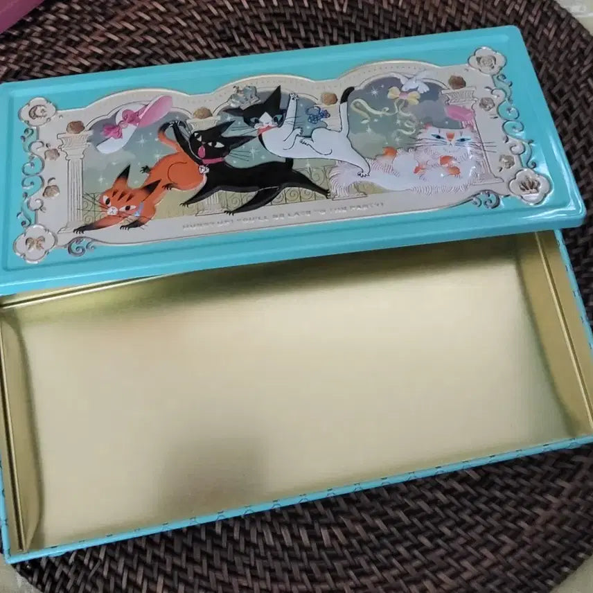 [BUNJANG] Japanese Chocolate Tin Case / 반짝할인>일본 초콜릿 틴케이스 (2026)