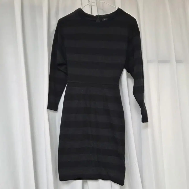 [BUNJANG] Theory Black Stripe Long Sleeve Knit Dress / 띠어리 검정 스트라이프 긴팔 니트 원피스