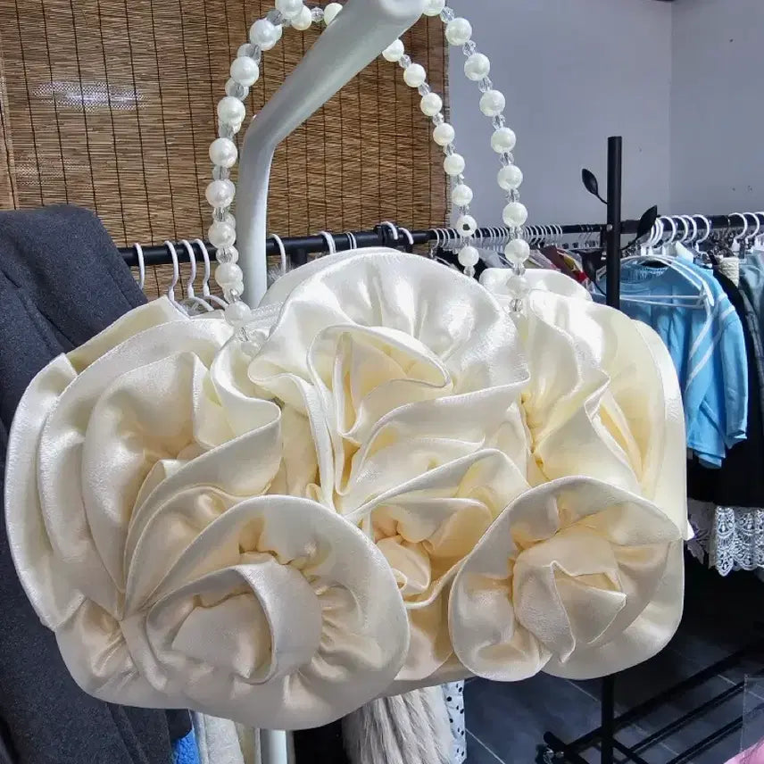 [SOLD OUT] 아이보리 플라워 코사지 진주 장식 가방