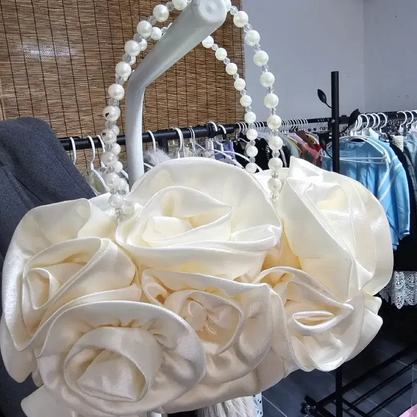 [SOLD OUT] 아이보리 플라워 코사지 진주 장식 가방