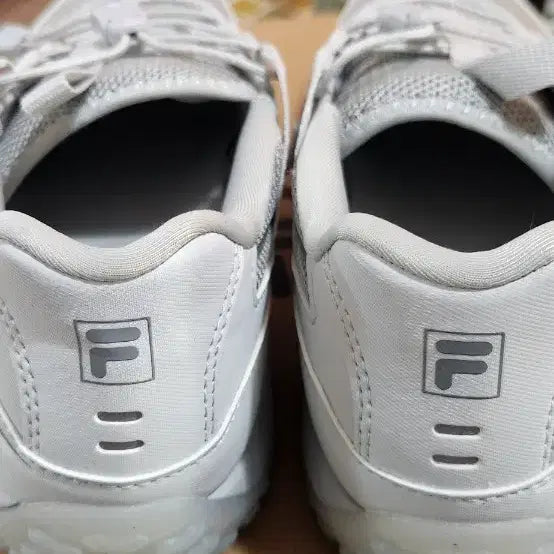 [BUNJANG] Fila Escape Sneakers / 훨라 에샤페 250