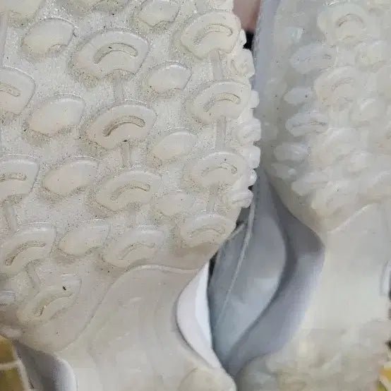 [BUNJANG] Fila Escape Sneakers / 훨라 에샤페 250