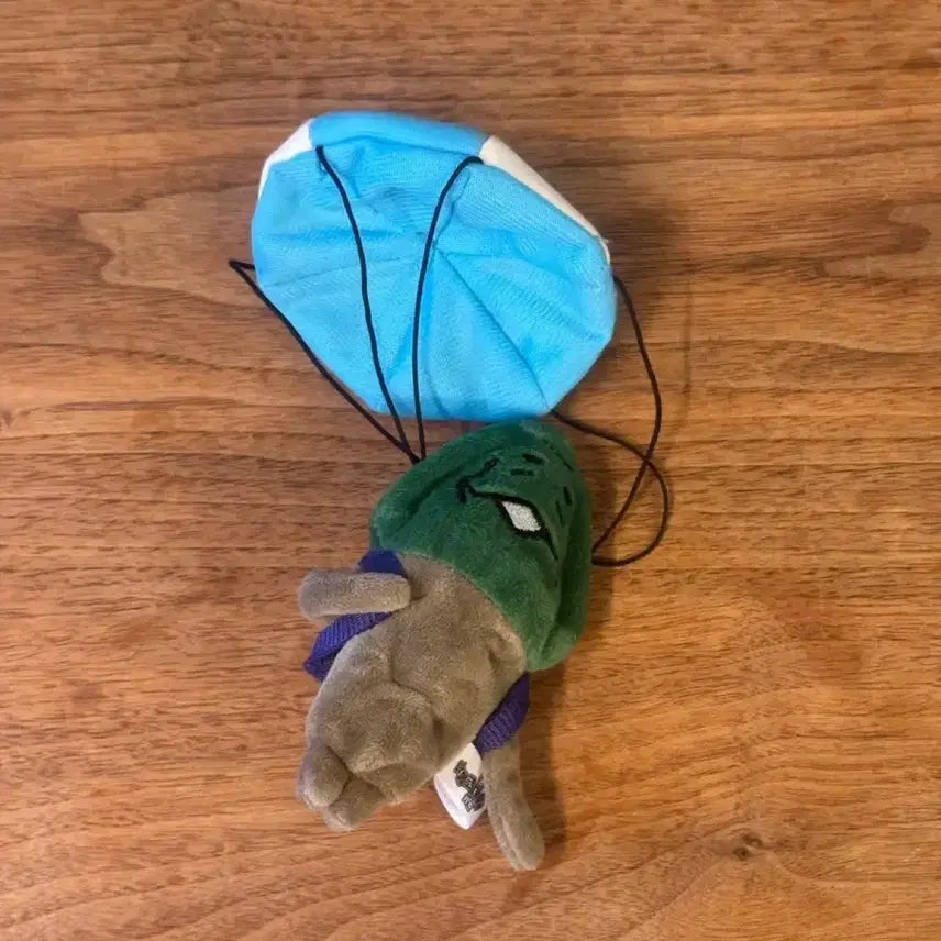 [BUNJANG] NMIXX Haewon Keyring Unsealed / 낙하산 시든 나메코 키링 미사용 개봉