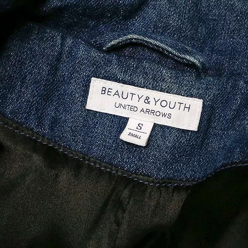 [SOLD OUT] 뷰티 앤 유스 [Beauty & Youth] 클래식 미드블루 데님 자켓