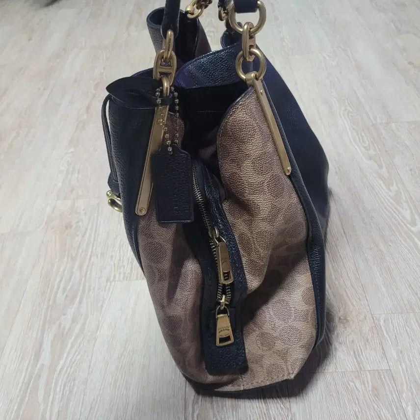 [BUNJANG] Coach Signature Leather Two-Way Shoulder Bag / 코치 정품 레더 시그니처 투웨이 숄더백