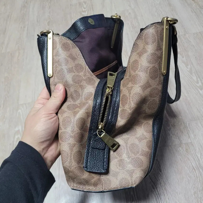 [BUNJANG] Coach Signature Leather Two-Way Shoulder Bag / 코치 정품 레더 시그니처 투웨이 숄더백