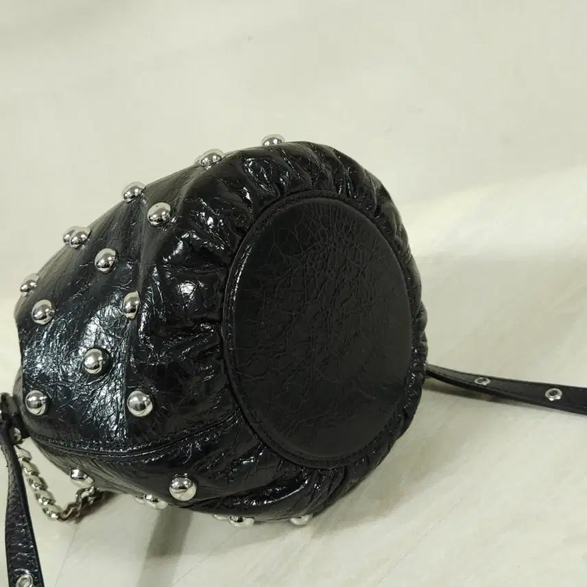 [BUNJANG] WE11DONE Studded Dumpling Bucket Bag - Black / 웰던 WE11DONE 스터드 만두 버킷백 블랙