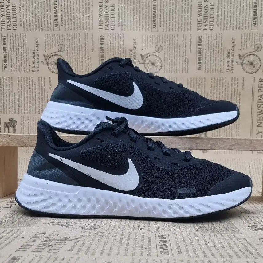 [BUNJANG] Nike Revolution 5 Women's Sneakers 235 / 나이키 레볼루션5 여성운동화235