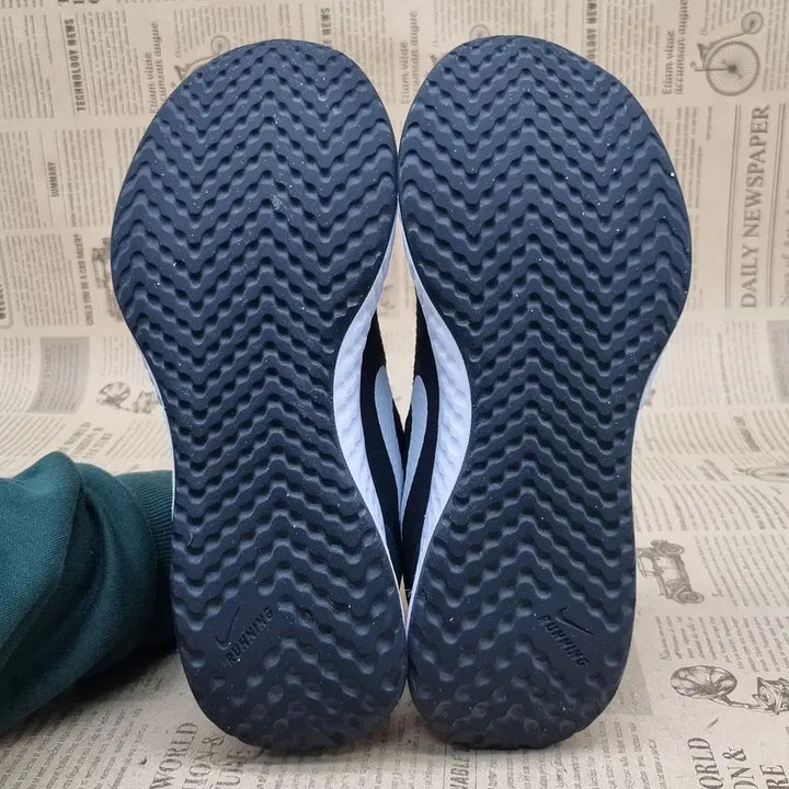 [BUNJANG] Nike Revolution 5 Women's Sneakers 235 / 나이키 레볼루션5 여성운동화235