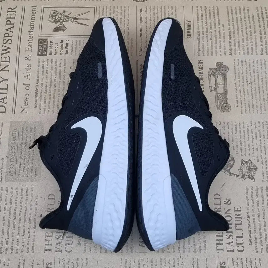 [BUNJANG] Nike Revolution 5 Women's Sneakers 235 / 나이키 레볼루션5 여성운동화235