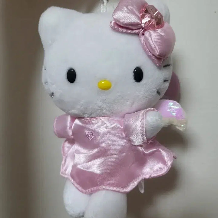 [BUNJANG] Hello Kitty Yumemiru Angel Heart Carabiner Keyring / 헬로키티 유메미루 엔젤 하트카라비너 키링