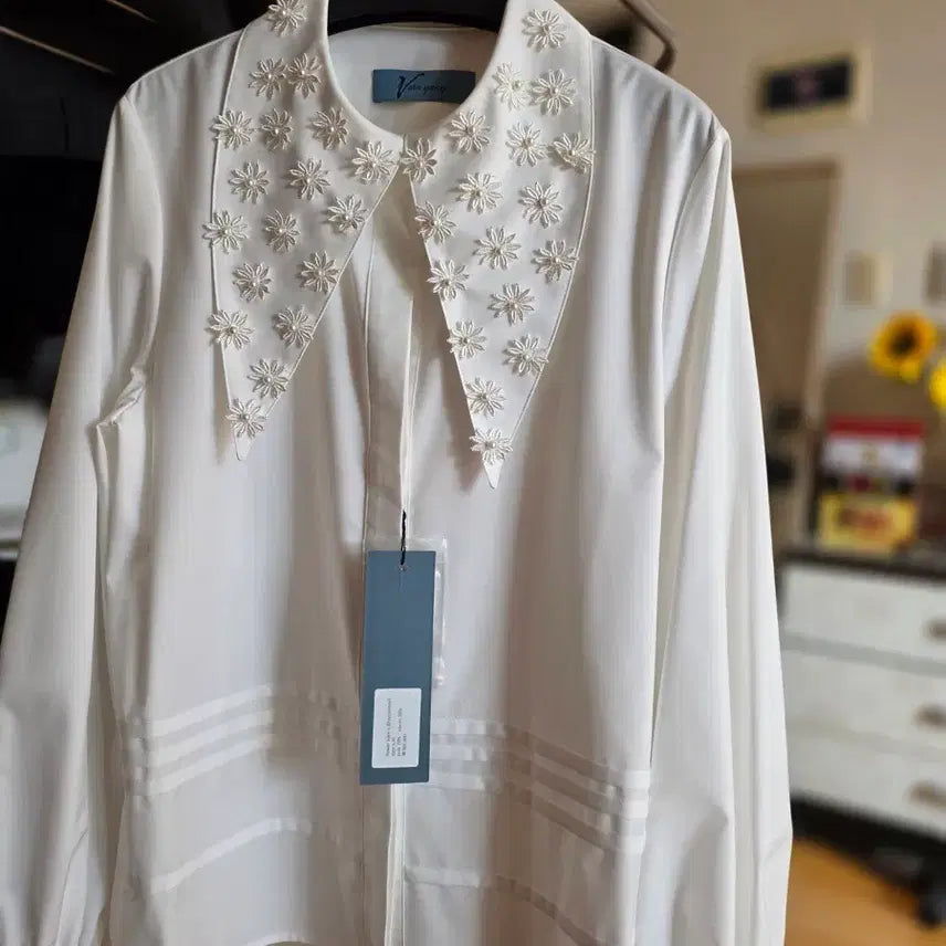 [BUNJANG] Vera Yang Floral Collar Blouse / 베라양 여성 블라우스