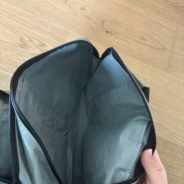 [BUNJANG] Calvin Klein Crossbody Bag / 캘빈클라인 가방