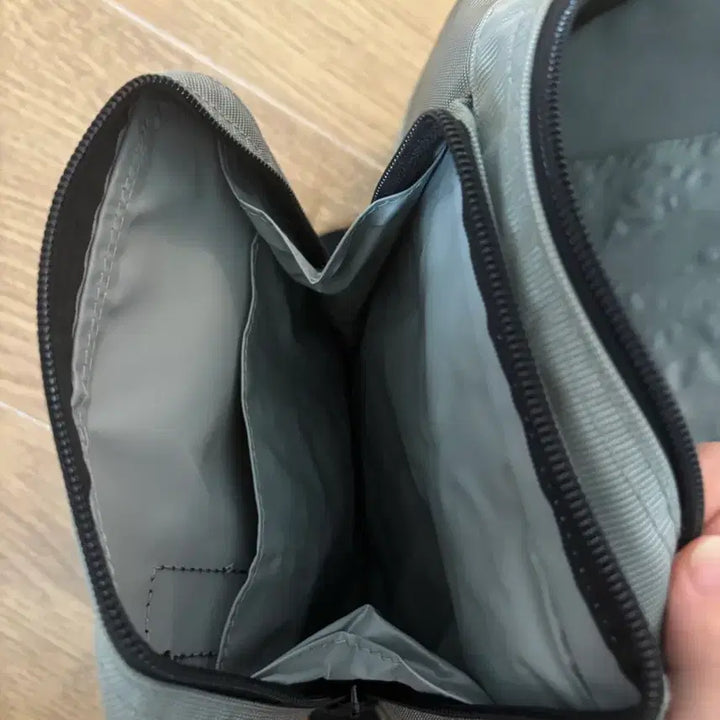 [BUNJANG] Calvin Klein Crossbody Bag / 캘빈클라인 가방