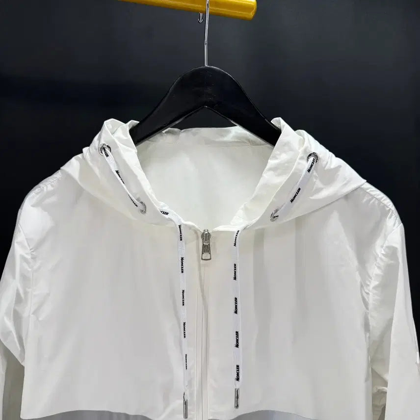 [BUNJANG] Moncler Big Logo Windbreaker Hooded Jacket - White / [2사이즈] 몽클레어 빅로고 바람막이 후드 자켓 화이트