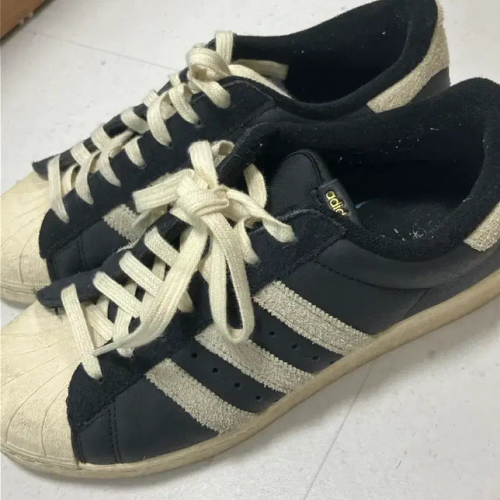 [BUNJANG] 아디다스 슈퍼스타 82 블랙 화이트 / 아디다스 슈퍼스타 82 블랙 화이트