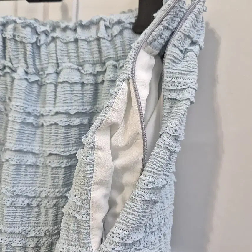 [BUNJANG] LeeSobee Tank Top & Ruffle Mini Skirt Set / 이소비 나시탑&캉캉스커트 셋업