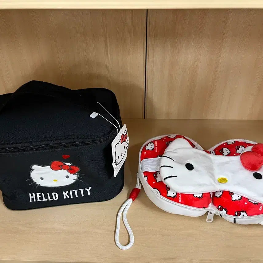 [BUNJANG] Hello Kitty Pouch and Eye Mask Bundle Set / [새제품] 헬로키티 파우치 및 안대 일괄