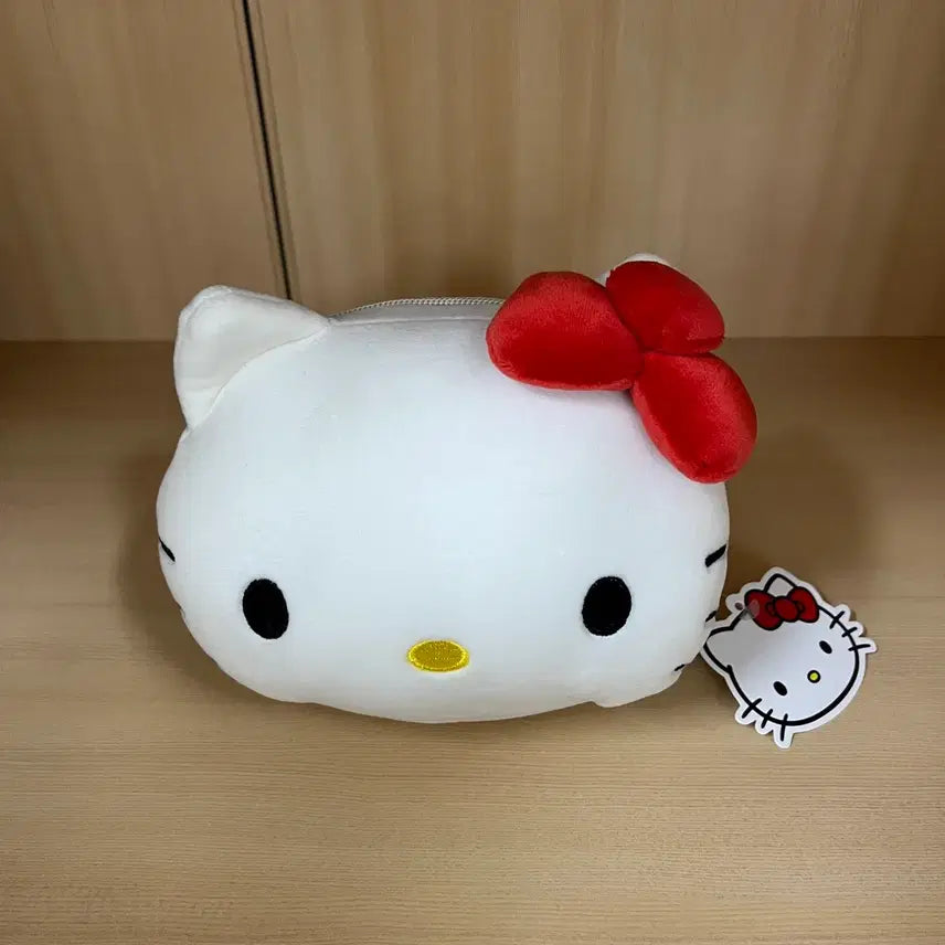 [BUNJANG] Hello Kitty Pouch and Eye Mask Bundle Set / [새제품] 헬로키티 파우치 및 안대 일괄