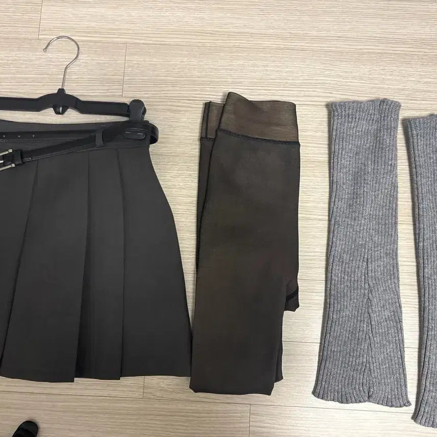 [BUNJANG] Wrinkle Mini Skirt Set / 주름 미니 스커트 치마 + 기모 착시 검스 + 레그워머