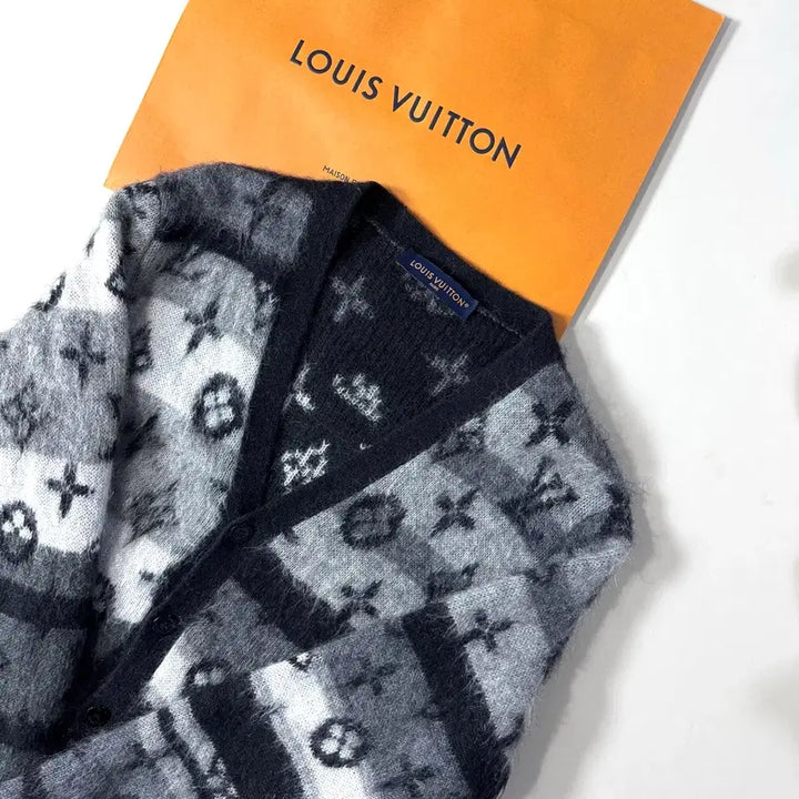 [BUNJANG] Louis Vuitton Mohair Cardigan (Size L) / [백화점판/L]루이비통 모헤어 가디건