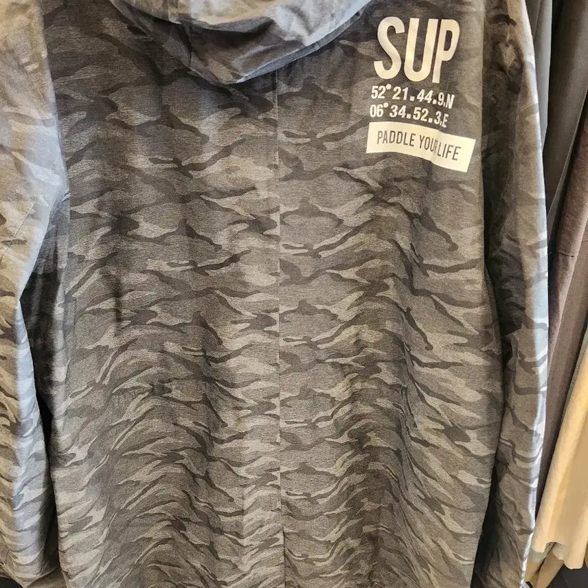 [BUNJANG] Mistral Camouflage Hooded Long Windbreaker Jacket / 미스트랄 카모플라쥬 후드 롱 바람막이 새제품