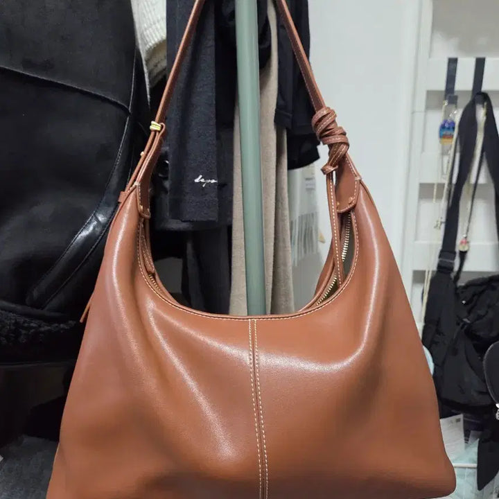 [BUNJANG] Demeriel Veneta Hobo Bag Medium / 드메리엘 베네타 호보백 미디엄