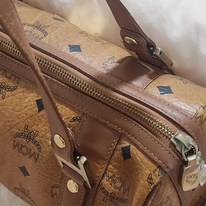 [BUNJANG] MCM Visetos Cylinder Tote Bag / 정품 MCM 금장로고 비세토스 원통 토트백 판매