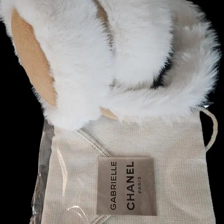 [BUNJANG] Chanel Gabriel Pouch & Faux Shearling Earmuffs Bundle Set / 양털 귀마개 덤) 샤넬 가브리엘 파우치 새상품