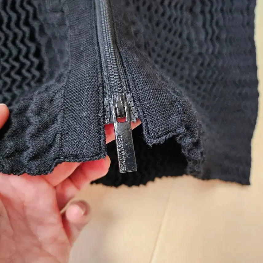 [BUNJANG] Issey Miyake Sponge Cardigan Black / 이세이미야케 스폰지가디건 블랙