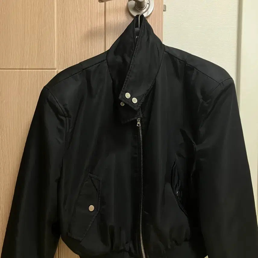 [BUNJANG] Ourglass Cropped Bomber Jacket / Ourglass 아워글라스 크롭 봄버 자켓