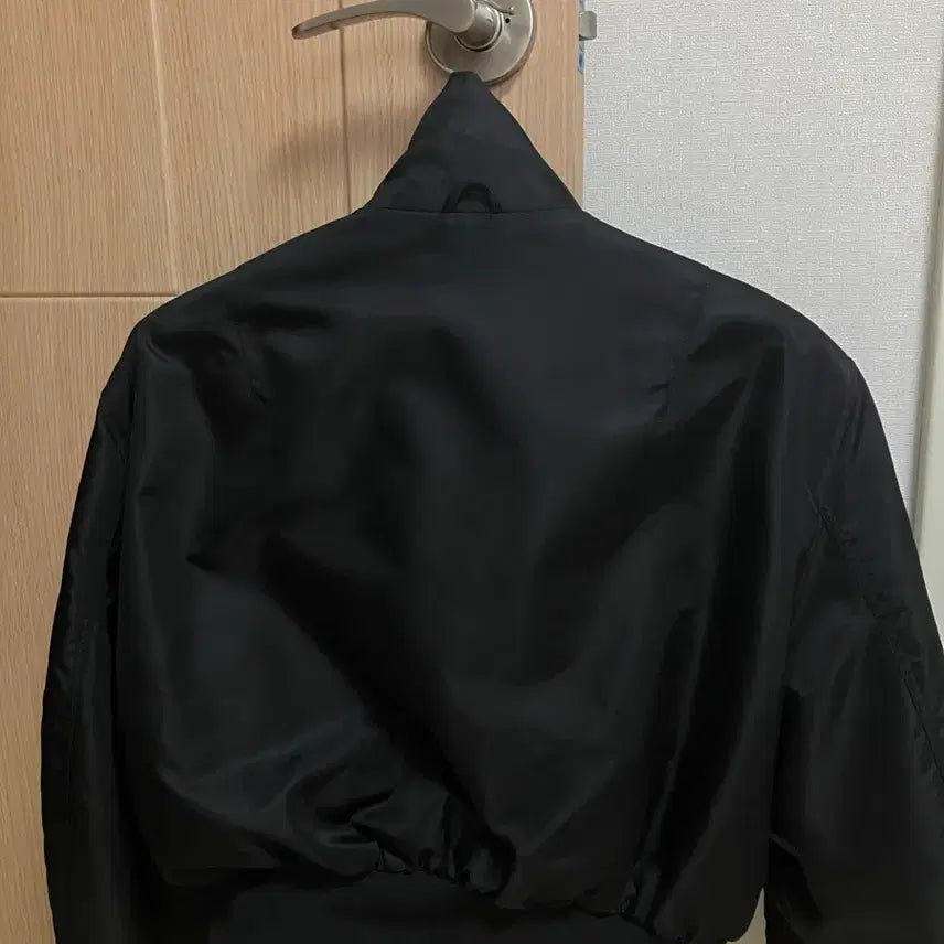 [BUNJANG] Ourglass Cropped Bomber Jacket / Ourglass 아워글라스 크롭 봄버 자켓