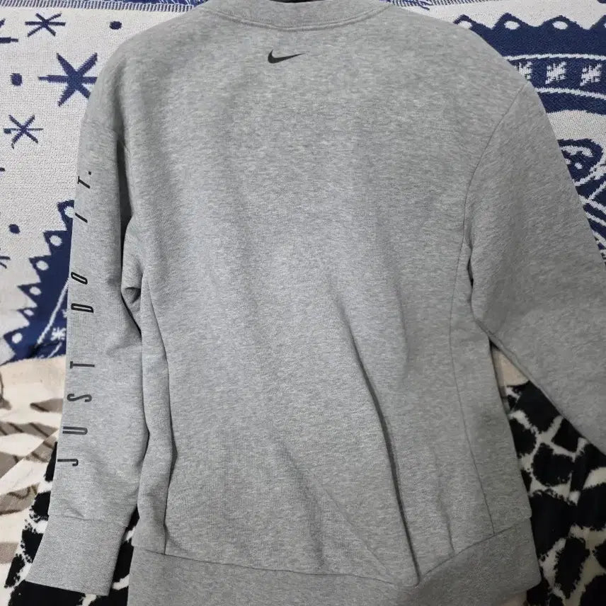 [SOLD OUT] 나이키 드라이핏 회색 맨투맨