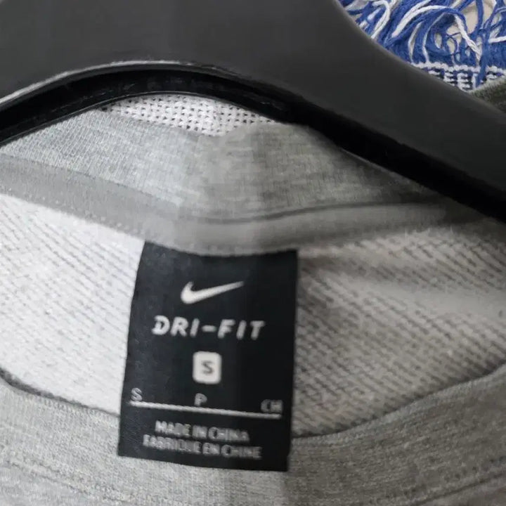 [SOLD OUT] 나이키 드라이핏 회색 맨투맨