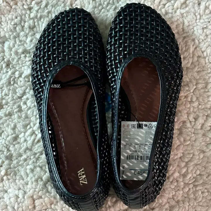 [BUNJANG] ZARA 펀칭 Flat Shoes / (새상품) 자라 블랙 펀칭 플랫슈즈 37 240