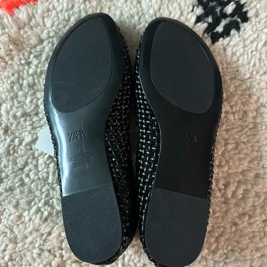 [BUNJANG] ZARA 펀칭 Flat Shoes / (새상품) 자라 블랙 펀칭 플랫슈즈 37 240