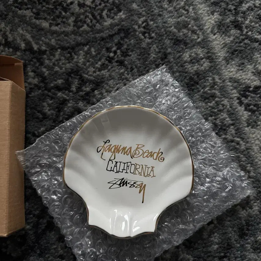 [BUNJANG] Stussy Ceramic Seashell Ashtray White / [새상품] 스투시 세라믹 씨쉘 애쉬트레이 화이트