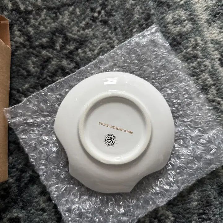 [BUNJANG] Stussy Ceramic Seashell Ashtray White / [새상품] 스투시 세라믹 씨쉘 애쉬트레이 화이트