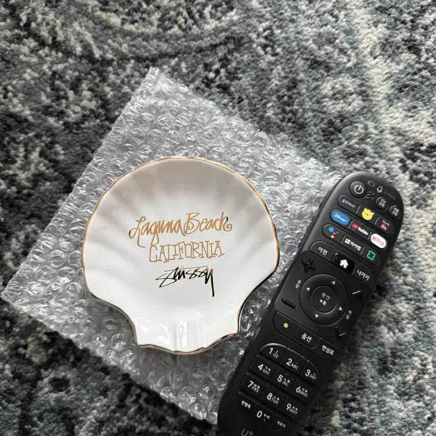 [BUNJANG] Stussy Ceramic Seashell Ashtray White / [새상품] 스투시 세라믹 씨쉘 애쉬트레이 화이트