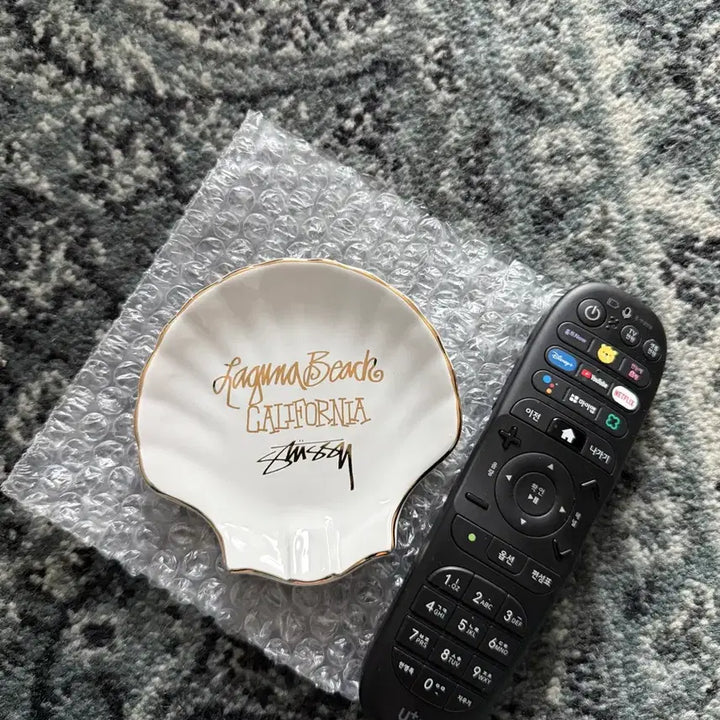 [BUNJANG] Stussy Ceramic Seashell Ashtray White / [새상품] 스투시 세라믹 씨쉘 애쉬트레이 화이트