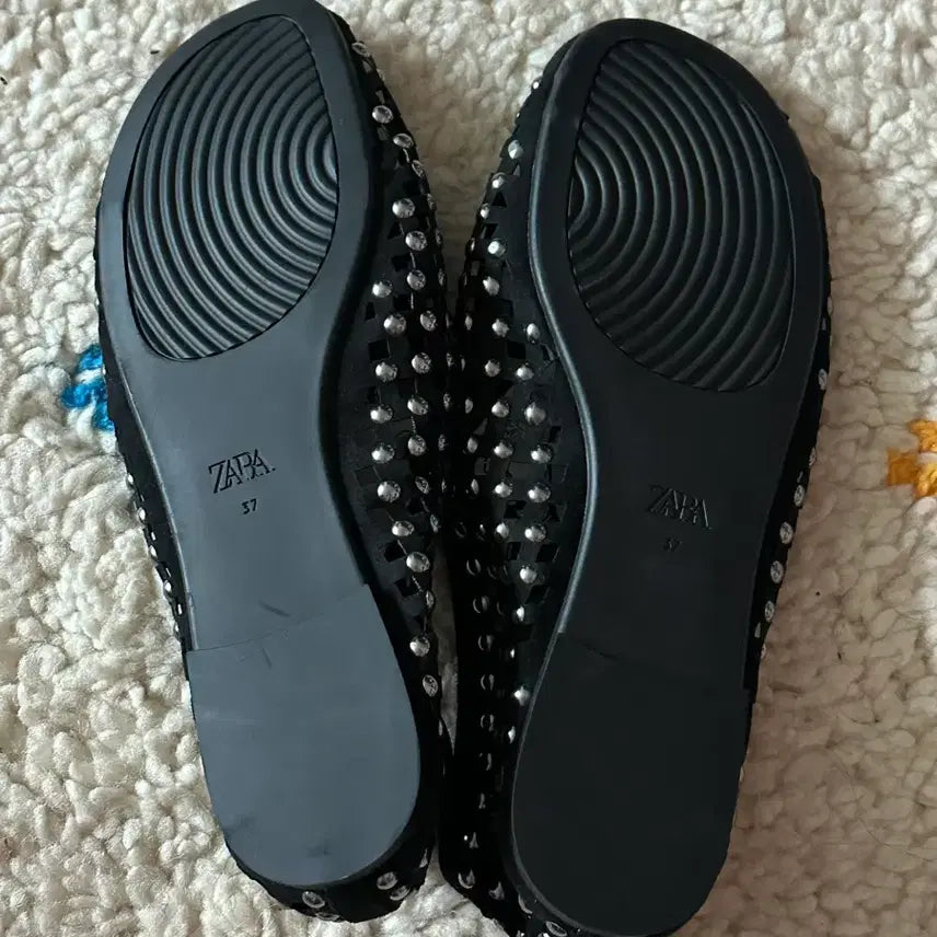 [BUNJANG] Zara Studded Black Flat Shoes / (새상품) 자라 스터드 장식 블랙 플랫 슈즈 37 240