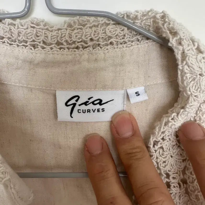 [BUNJANG] Curves Lace Blouse / 커브스 레이스 셔츠 블라우스