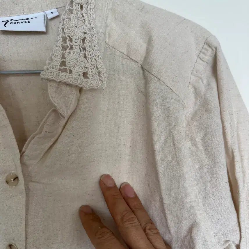 [BUNJANG] Curves Lace Blouse / 커브스 레이스 셔츠 블라우스