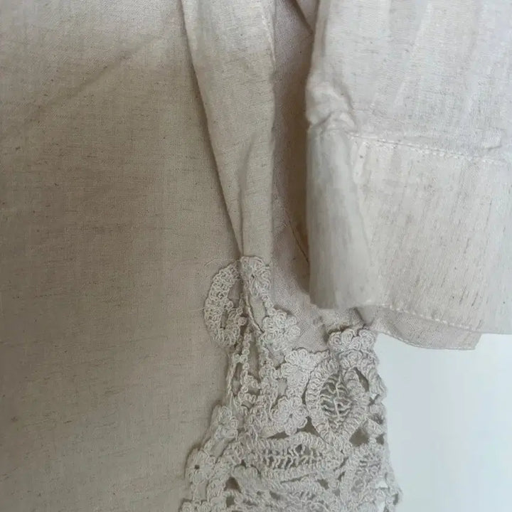 [BUNJANG] Curves Lace Blouse / 커브스 레이스 셔츠 블라우스