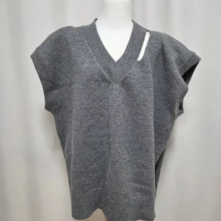 [BUNJANG] The First Oversized V-Neck Knit Vest / 더퍼스트 박시 어깨패드 V넥 니트 조끼 그레이